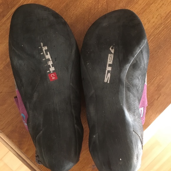 Rouge indoor climbing shoes - Picture 2 of 3